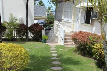 Southern Surf Beach Apartments Rockley Eksteriør billede