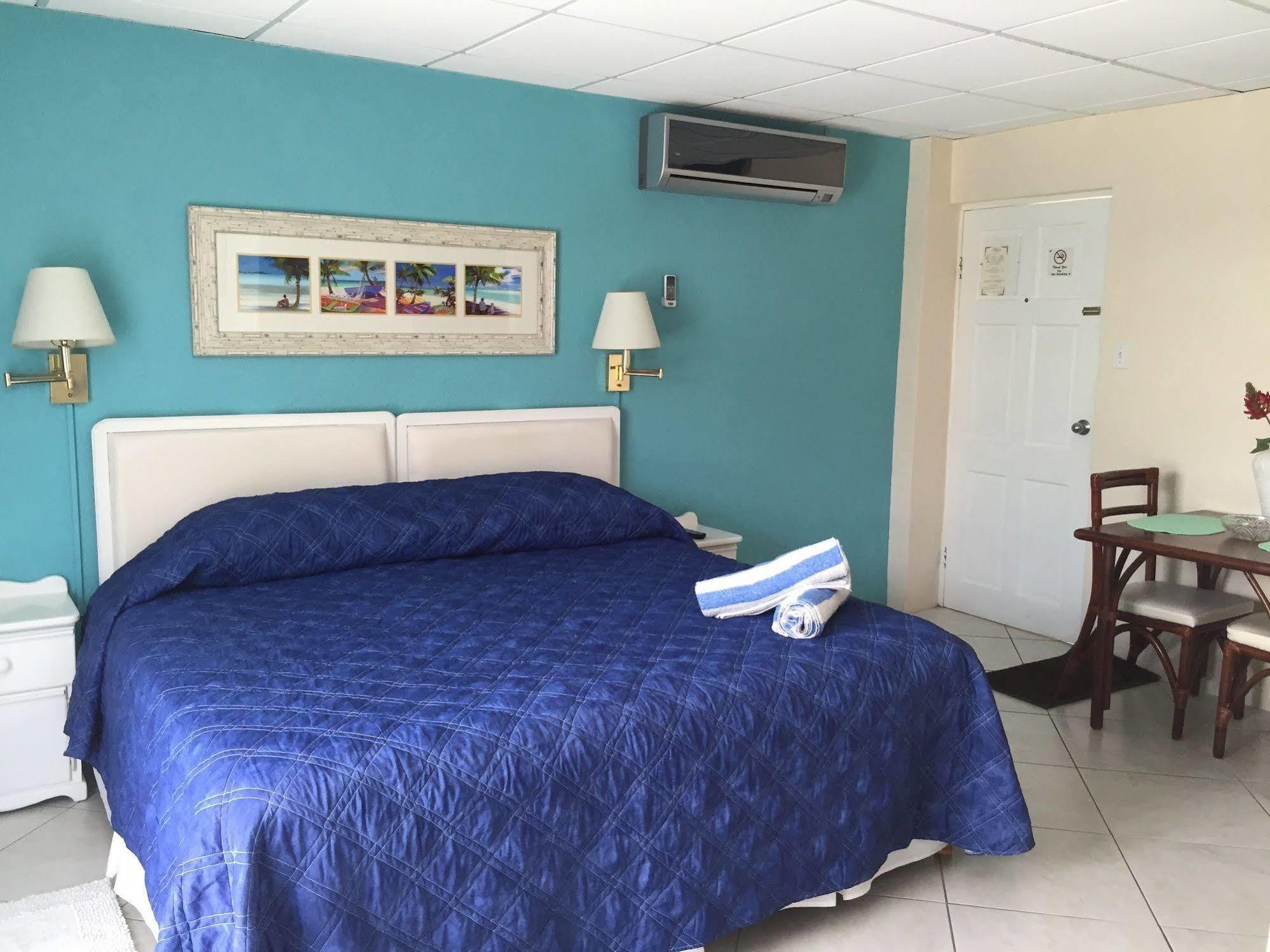 Southern Surf Beach Apartments Rockley Eksteriør billede