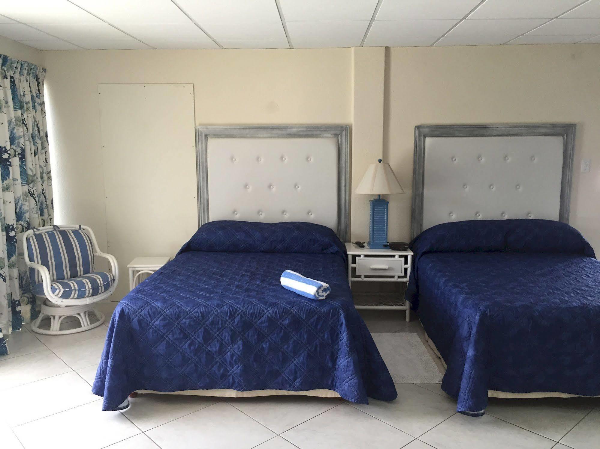 Southern Surf Beach Apartments Rockley Eksteriør billede