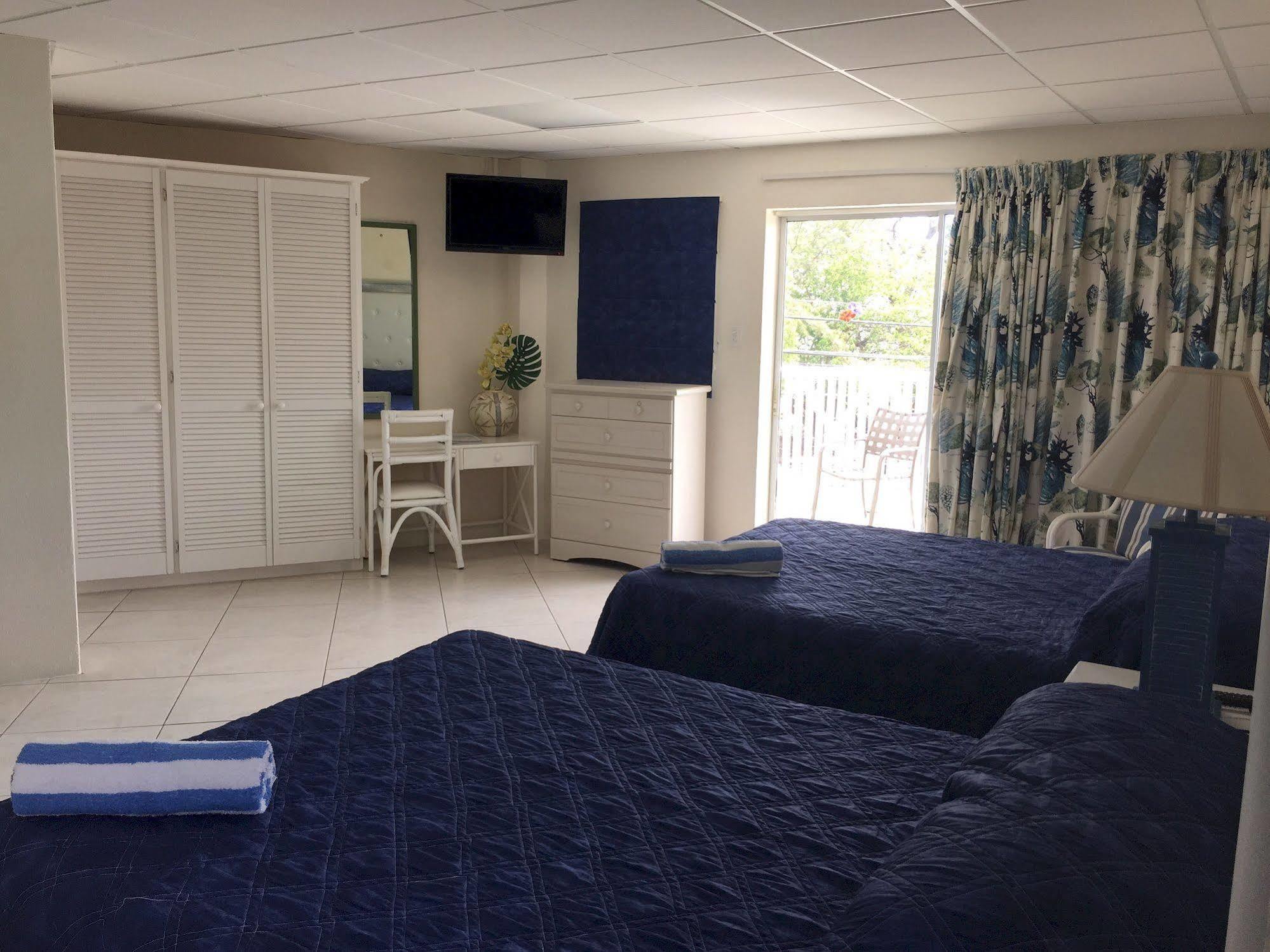 Southern Surf Beach Apartments Rockley Eksteriør billede