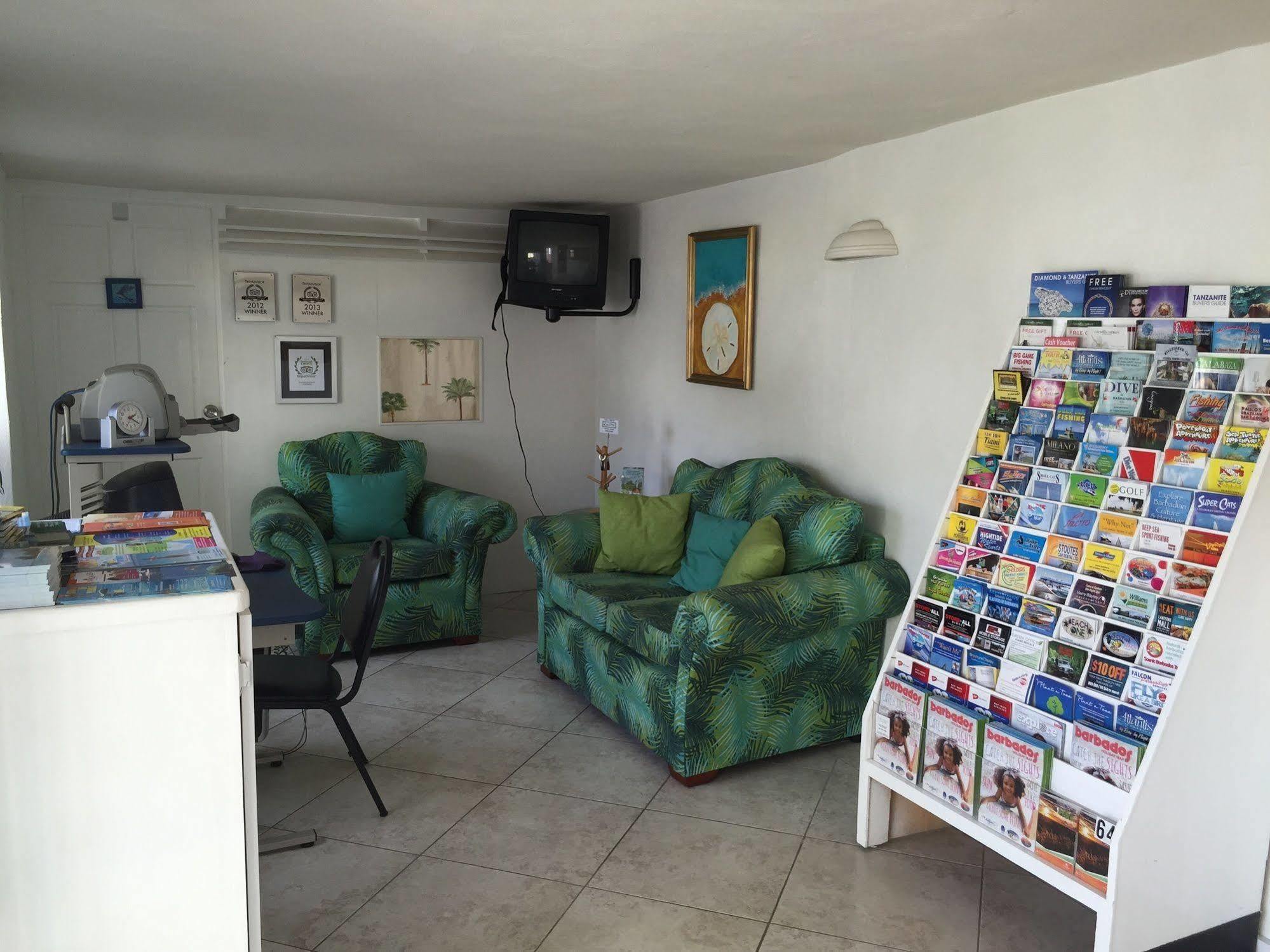 Southern Surf Beach Apartments Rockley Eksteriør billede